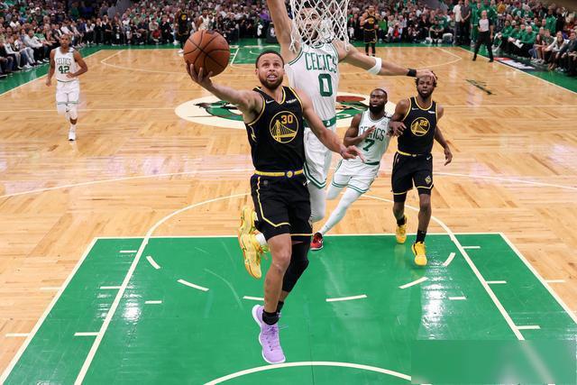西卡37+11利拉德34分 步行者大胜雄鹿追至1-1
